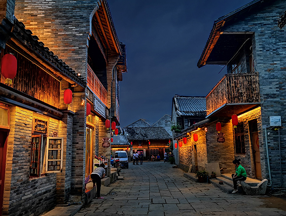 點亮千年古鎮(zhèn)中渡，文旅夜游又添一彩！